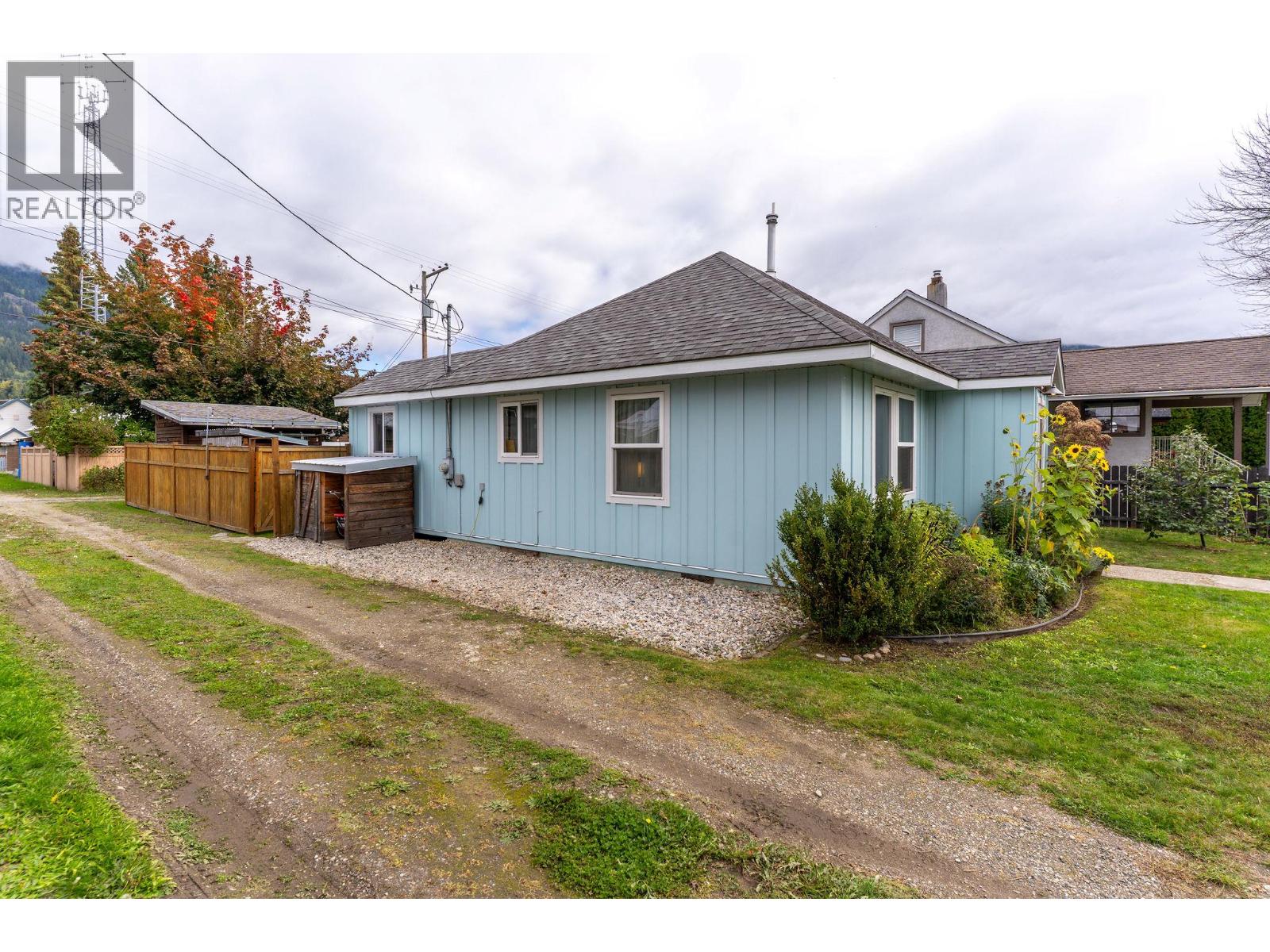 500 Sixth Street E, Revelstoke, British Columbia  V0E 2S0 - Photo 4 - 10402806