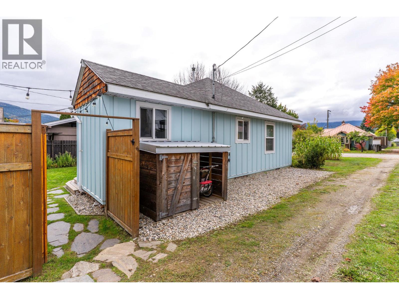 500 Sixth Street E, Revelstoke, British Columbia  V0E 2S0 - Photo 5 - 10402806