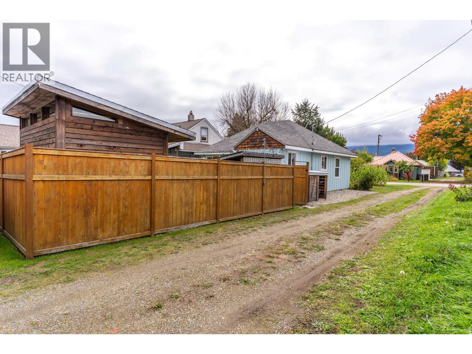 500 Sixth Street E, Revelstoke, British Columbia  V0E 2S0 - Photo 6 - 10402806