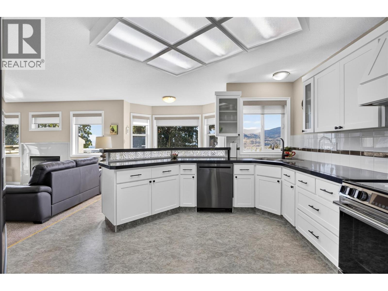 114 Brentview Court, Penticton, British Columbia  V2A 8H2 - Photo 5 - 10402853