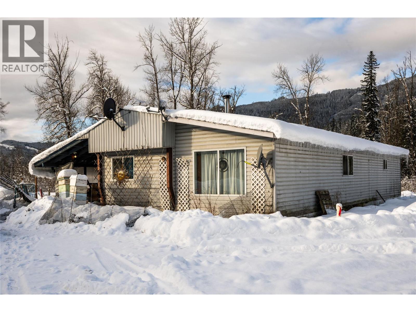 3643 Malakwa Road, Malakwa, British Columbia  V0E 2J0 - Photo 9 - 10402841