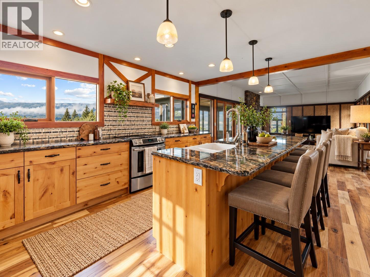 1321 10th Avenue, Salmon Arm, British Columbia  V1E 2V6 - Photo 14 - 10402802