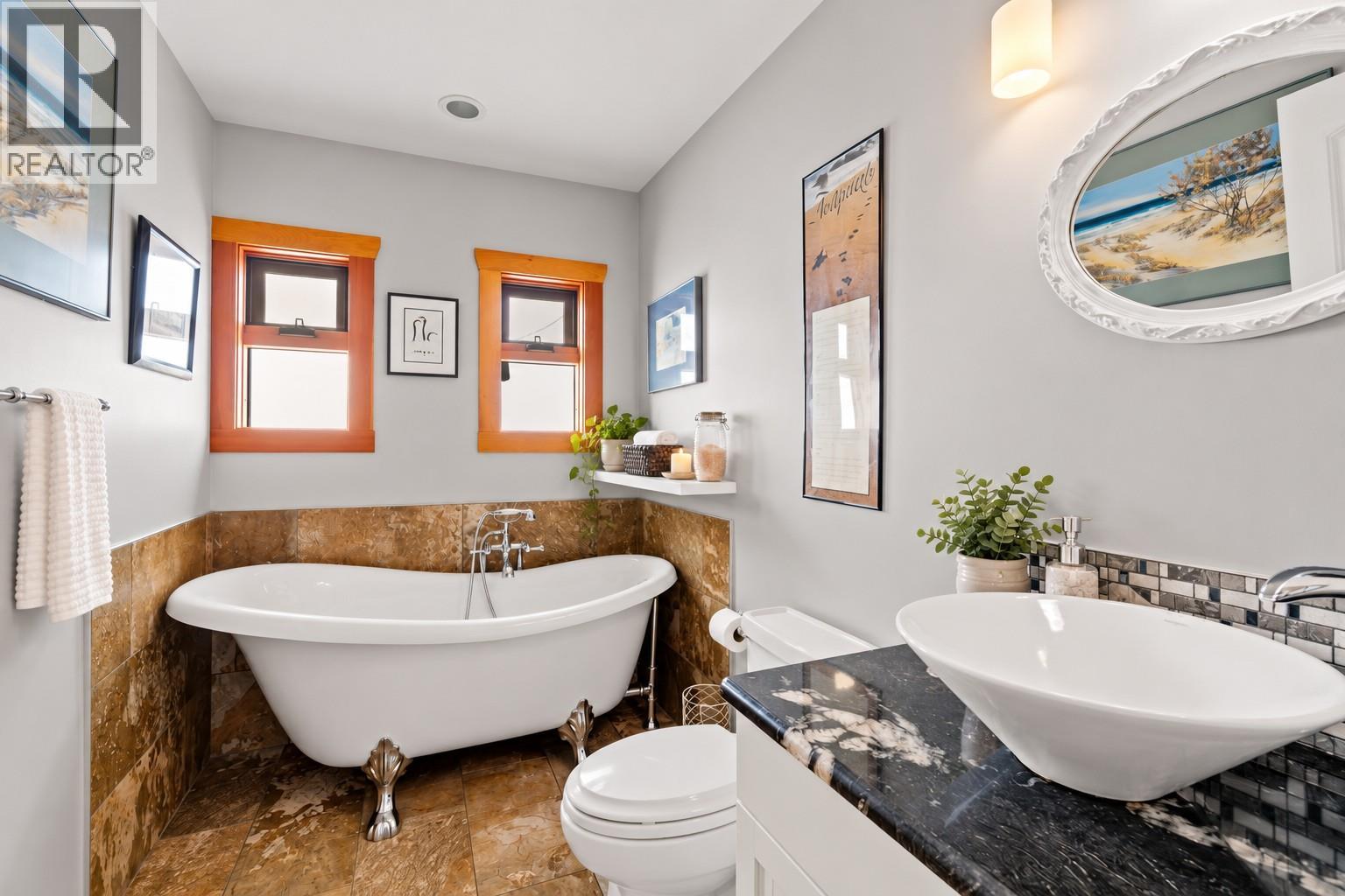 1321 10th Avenue, Salmon Arm, British Columbia  V1E 2V6 - Photo 25 - 10402802