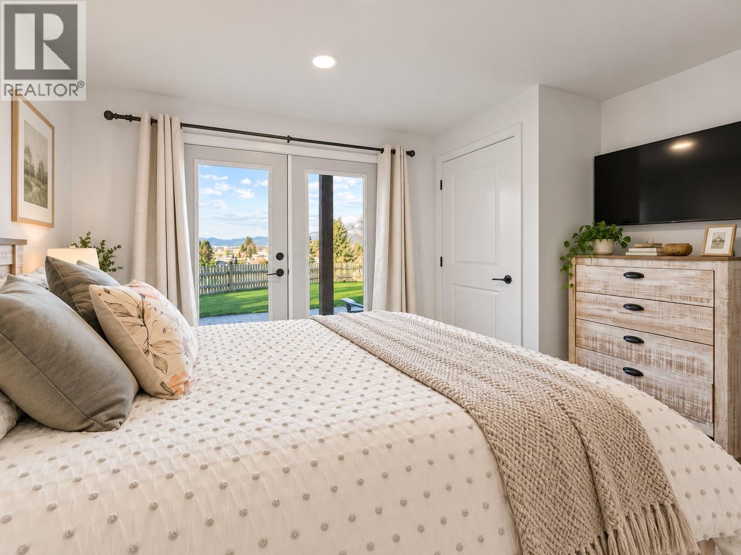 1321 10th Avenue, Salmon Arm, British Columbia  V1E 2V6 - Photo 42 - 10402802