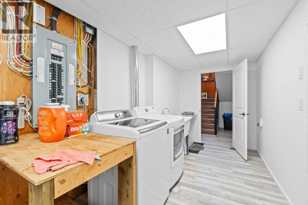 1321 10th Avenue, Salmon Arm, British Columbia  V1E 2V6 - Photo 45 - 10402802