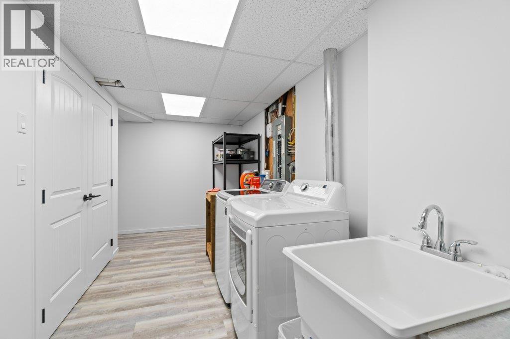 1321 10th Avenue, Salmon Arm, British Columbia  V1E 2V6 - Photo 46 - 10402802