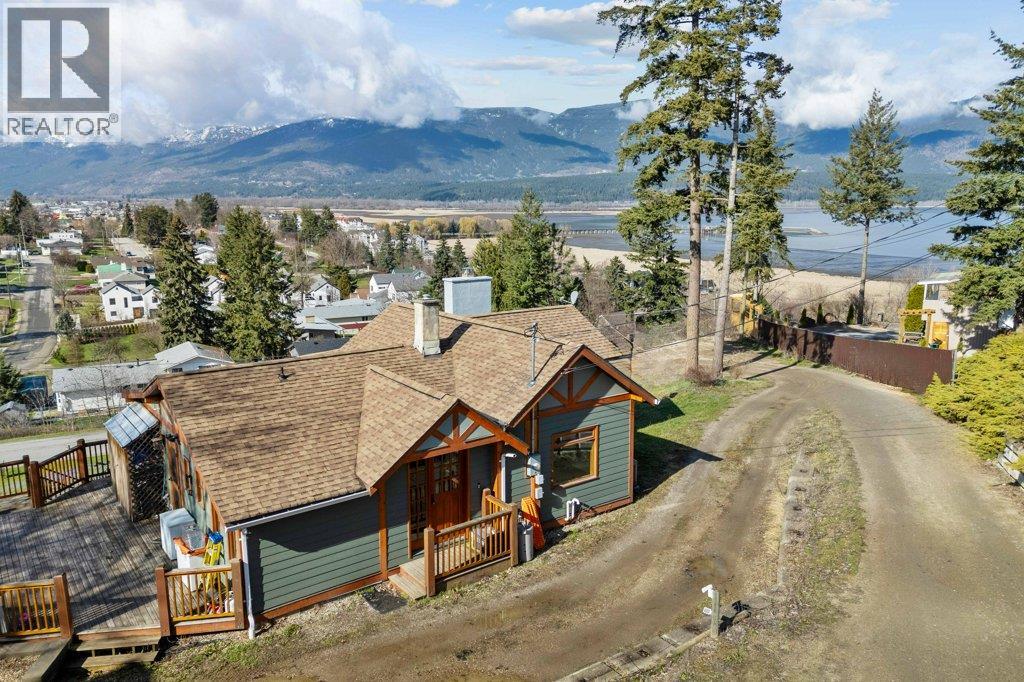1321 10th Avenue, Salmon Arm, British Columbia  V1E 2V6 - Photo 6 - 10402802