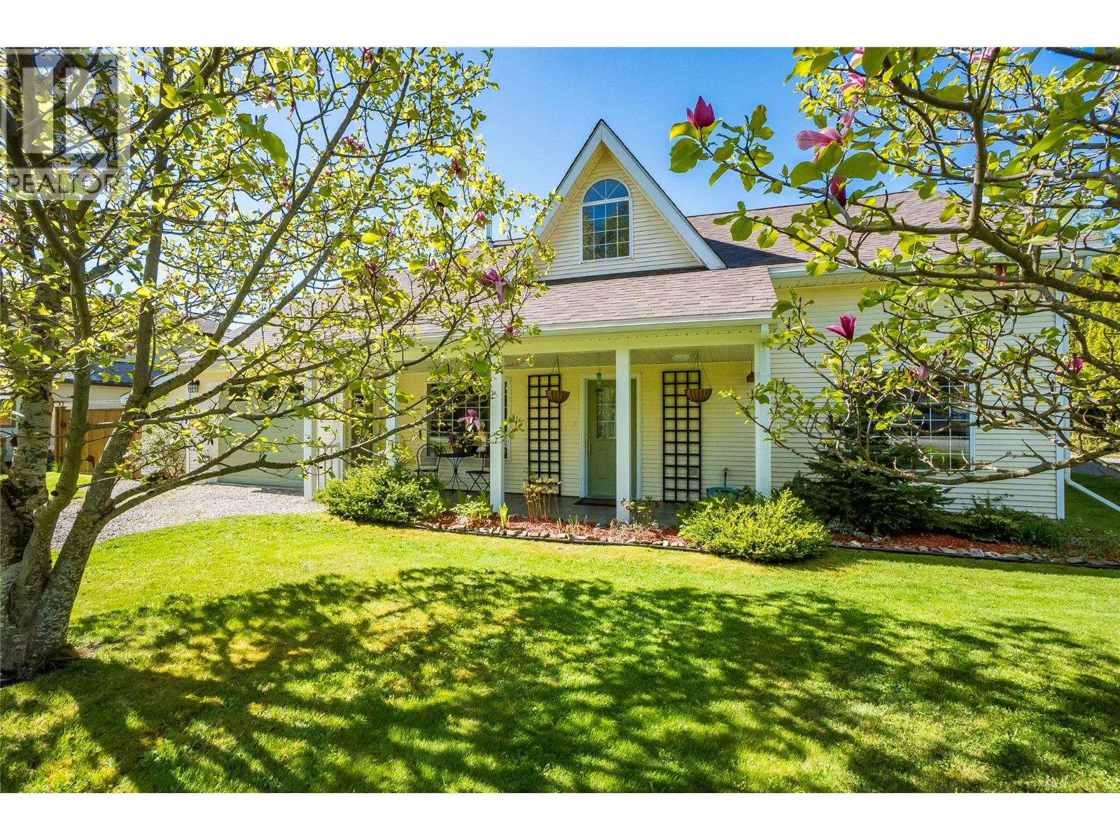 661 C Avenue, Kaslo, British Columbia  V0G 1M0 - Photo 1 - 10402795