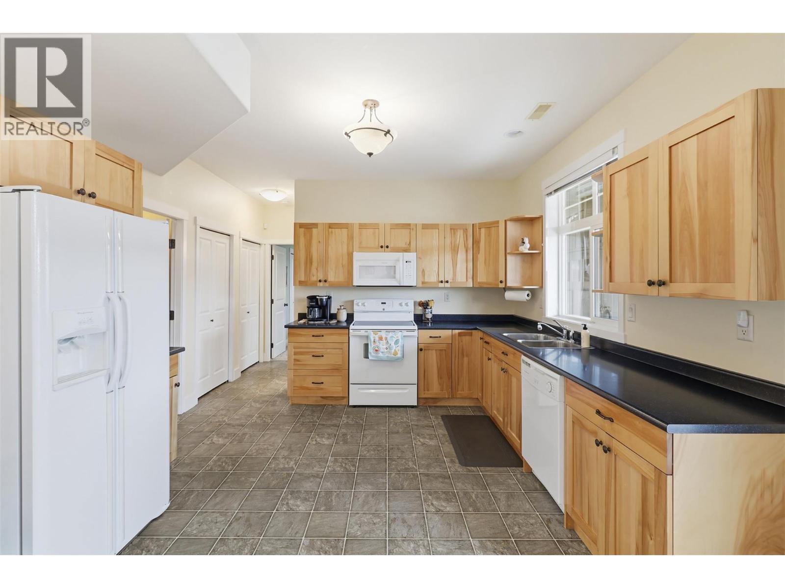 536 Trillium Drive, Kamloops, British Columbia  V2H 1R8 - Photo 58 - 10402774
