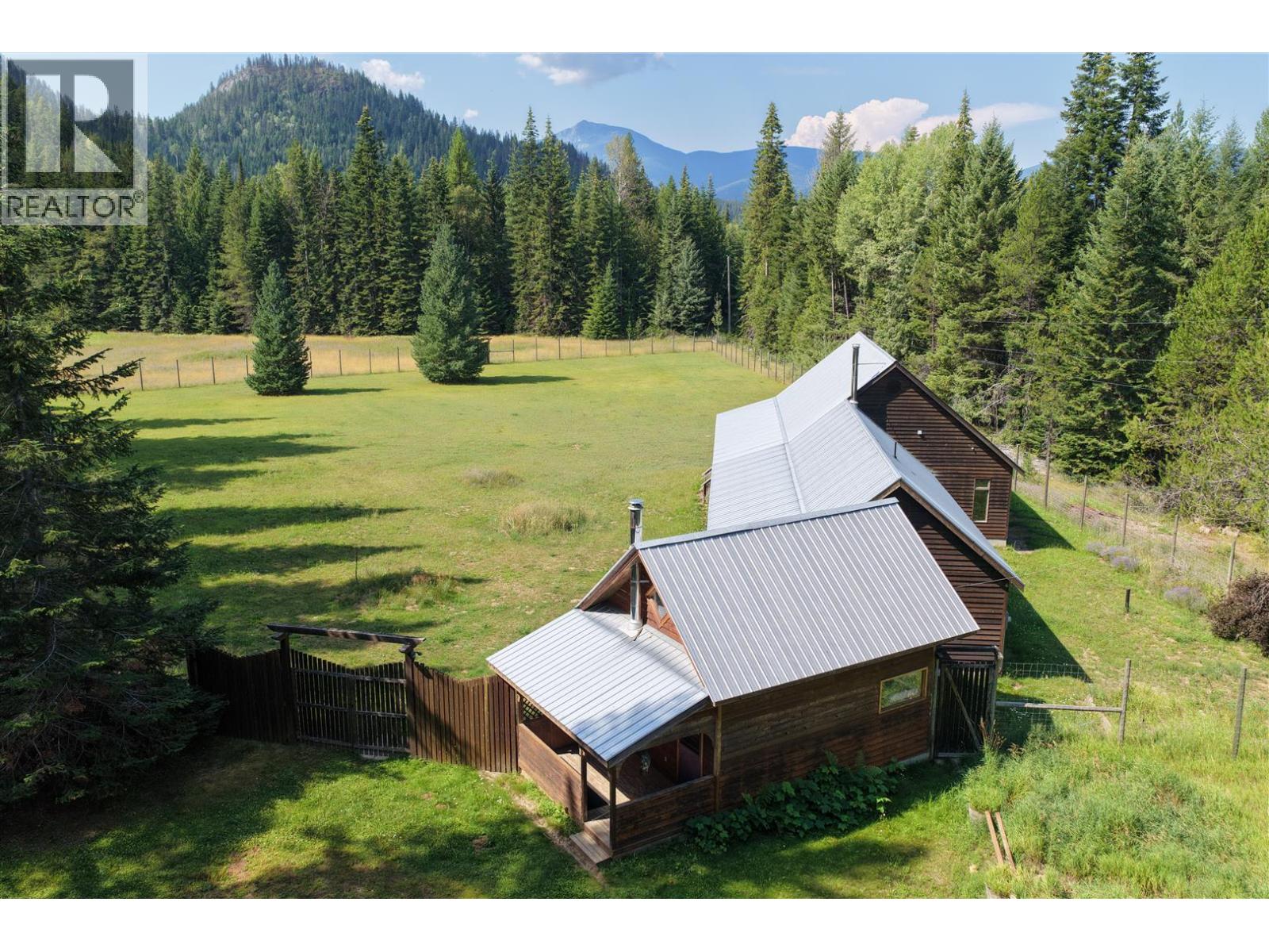 152 Talbot Road, Nelway, British Columbia  V0G 1Z0 - Photo 1 - 10402937