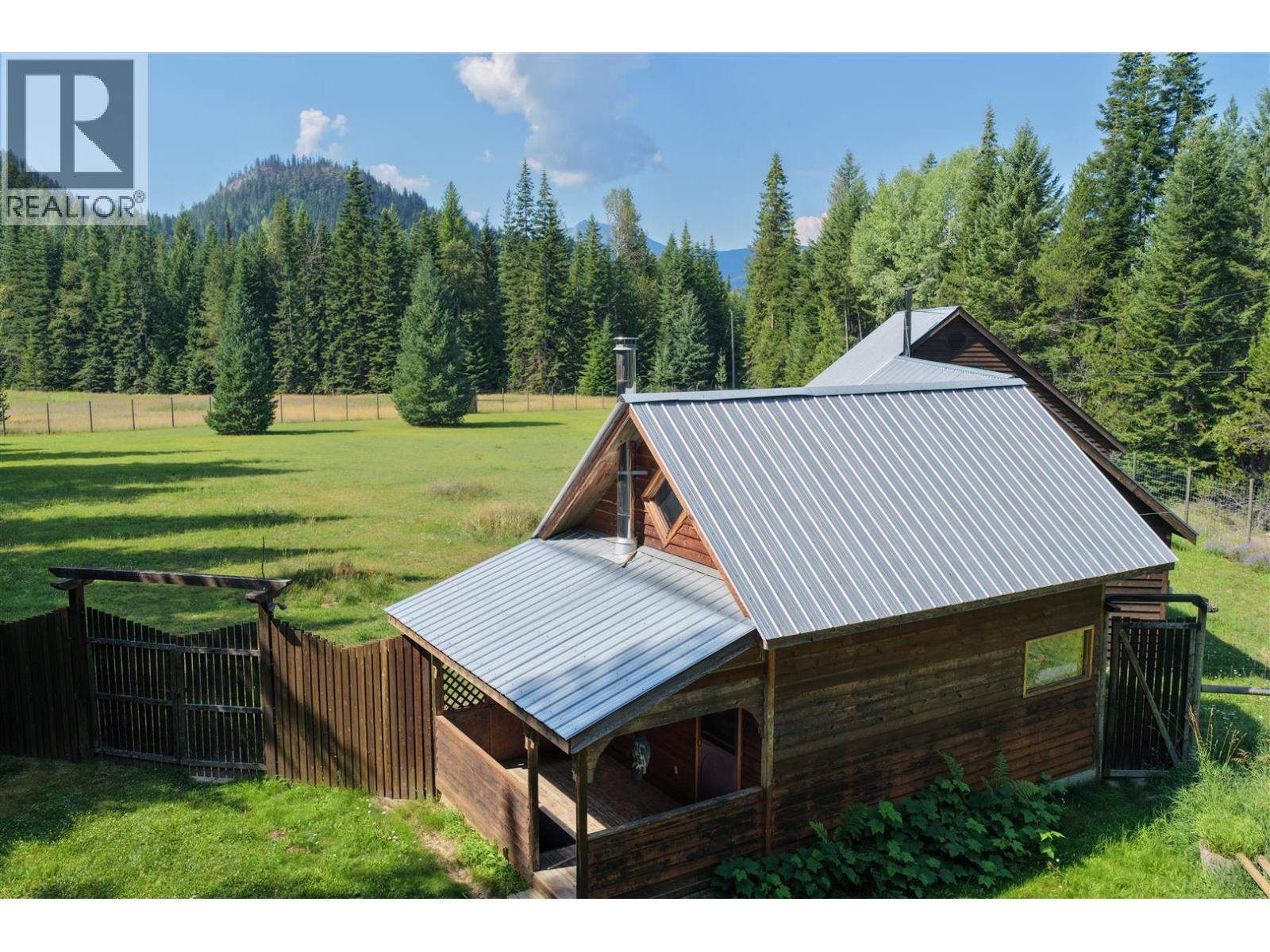 152 Talbot Road, Nelway, British Columbia  V0G 1Z0 - Photo 2 - 10402937