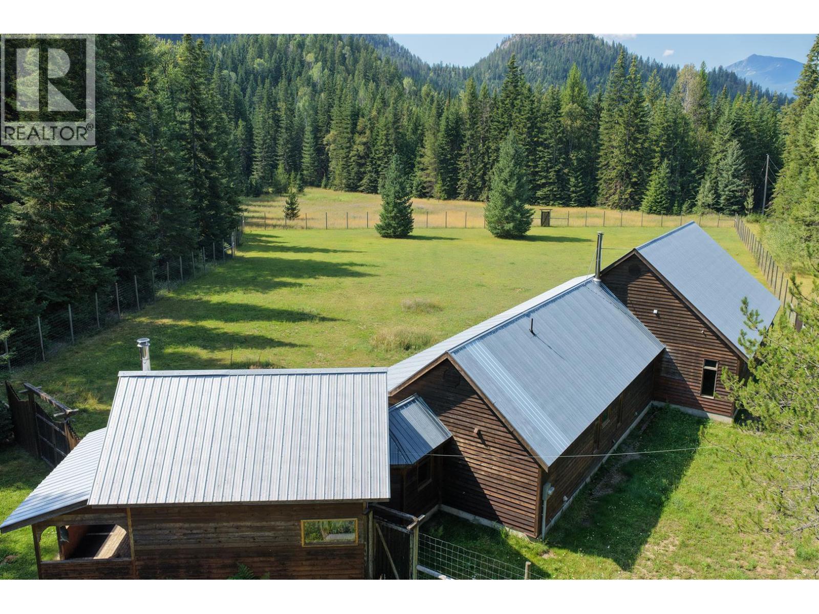 152 Talbot Road, Nelway, British Columbia  V0G 1Z0 - Photo 3 - 10402937