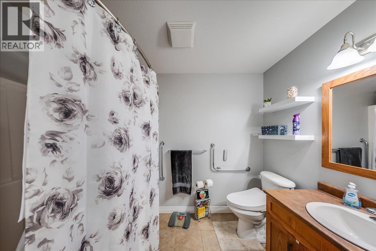 114 Mountain Side Drive, Fruitvale, British Columbia  V0G 1L0 - Photo 15 - 10402592