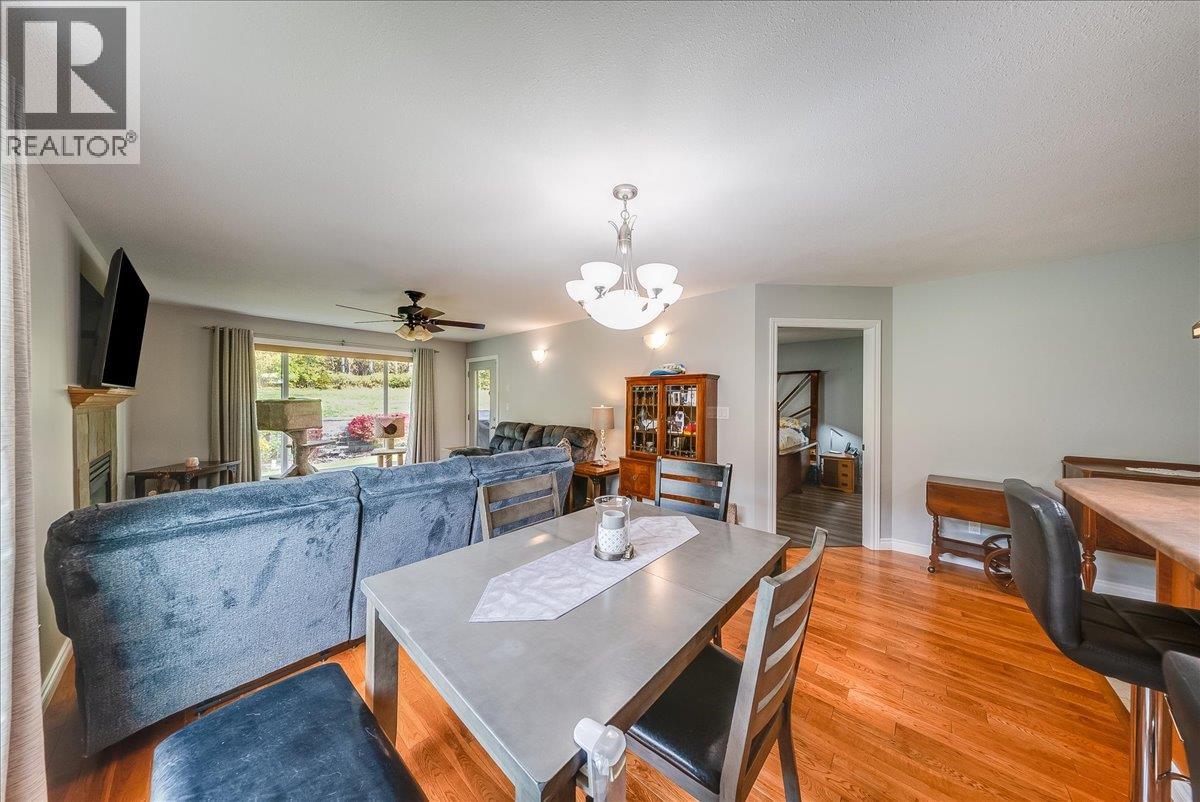 114 Mountain Side Drive, Fruitvale, British Columbia  V0G 1L0 - Photo 7 - 10402592