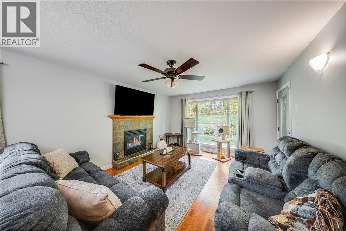 114 Mountain Side Drive, Fruitvale, British Columbia  V0G 1L0 - Photo 8 - 10402592