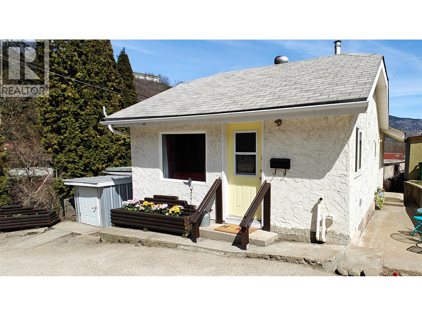 521 Turner Street, Warfield, British Columbia  V1R 2P6 - Photo 2 - 10402730