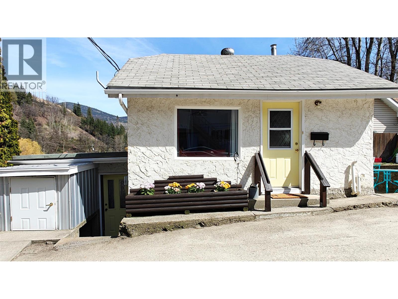 521 Turner Street, Warfield, British Columbia  V1R 2P6 - Photo 3 - 10402730