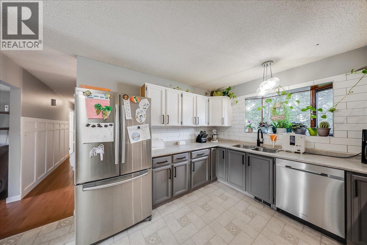 3609 Southridge Drive, Castlegar, British Columbia  V1N 3X7 - Photo 10 - 10402804