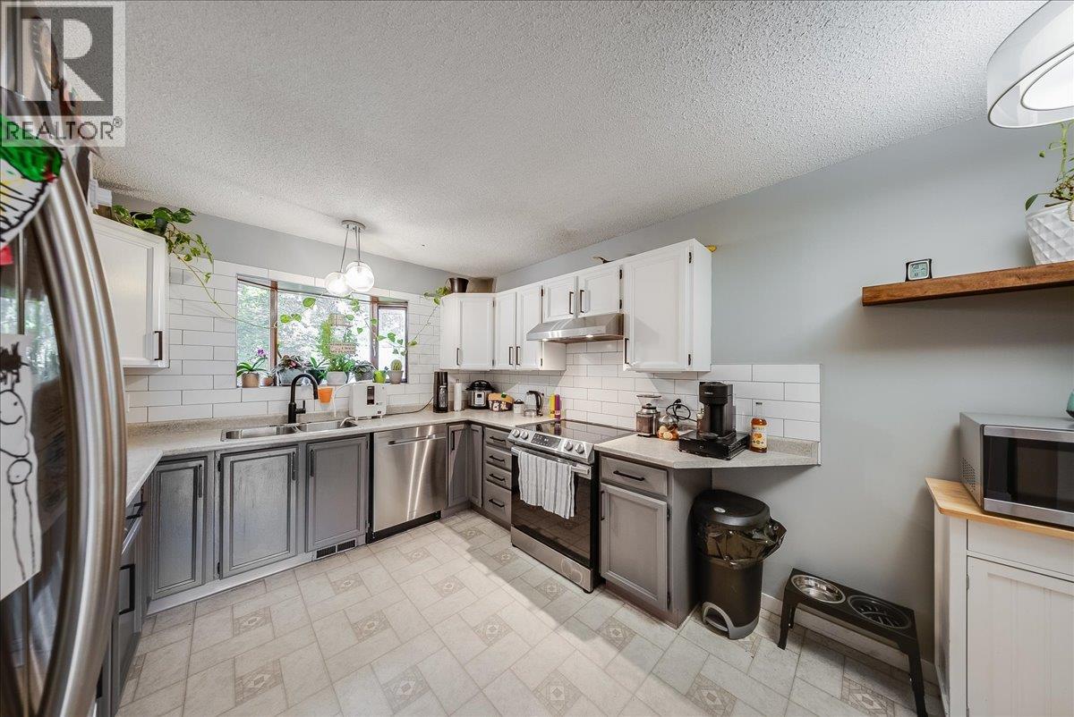 3609 Southridge Drive, Castlegar, British Columbia  V1N 3X7 - Photo 11 - 10402804