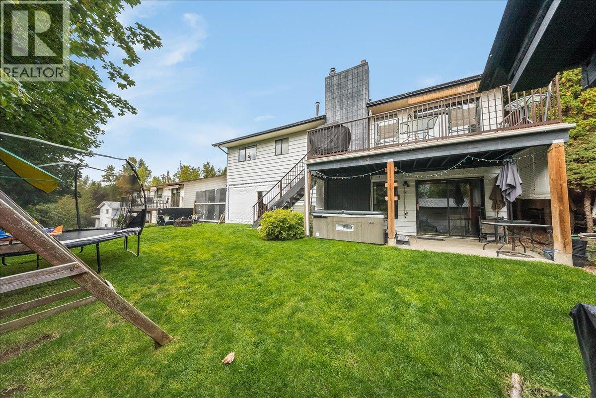 3609 Southridge Drive, Castlegar, British Columbia  V1N 3X7 - Photo 4 - 10402804