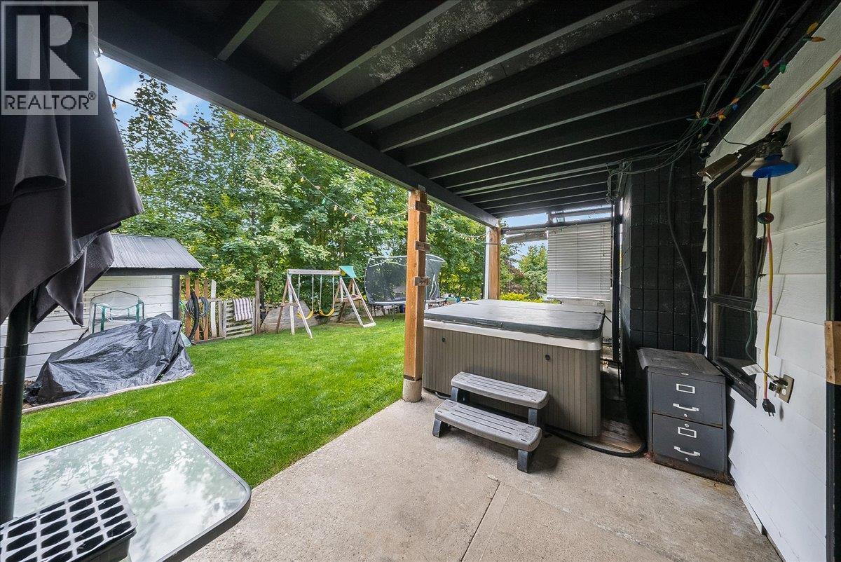 3609 Southridge Drive, Castlegar, British Columbia  V1N 3X7 - Photo 5 - 10402804