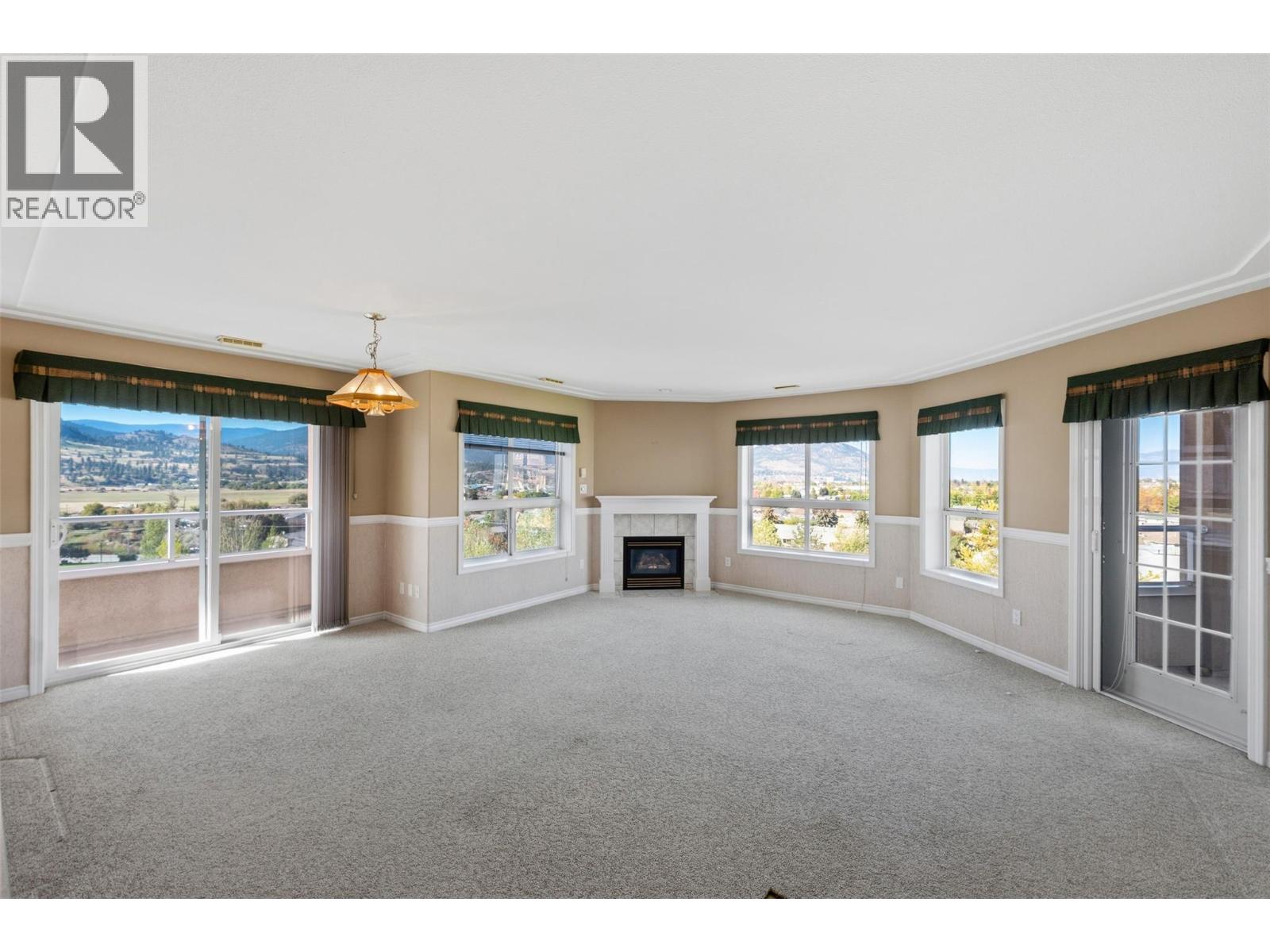 2255 Atkinson Street Unit# 807, Penticton, British Columbia  V2A 8R7 - Photo 2 - 10402916