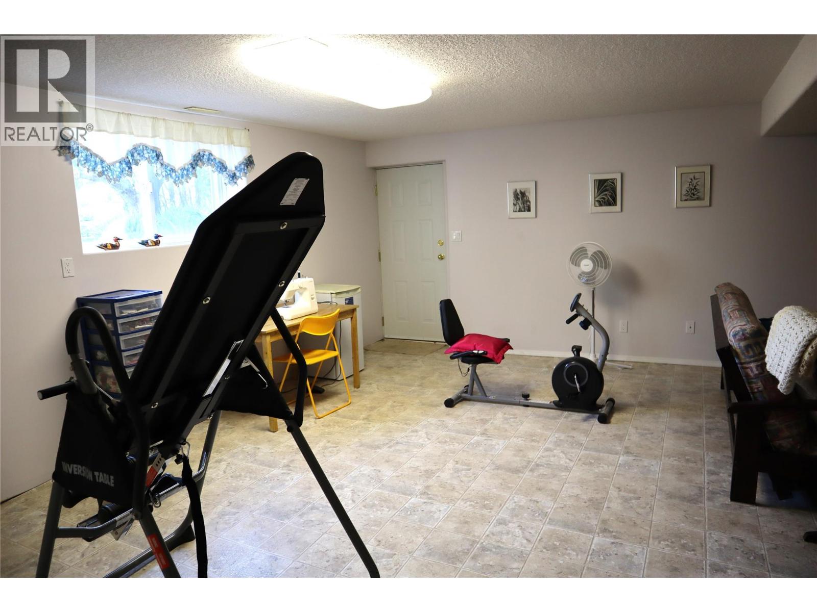 1233 Hook Drive, Kamloops, British Columbia  V2B 7S8 - Photo 16 - 10402920
