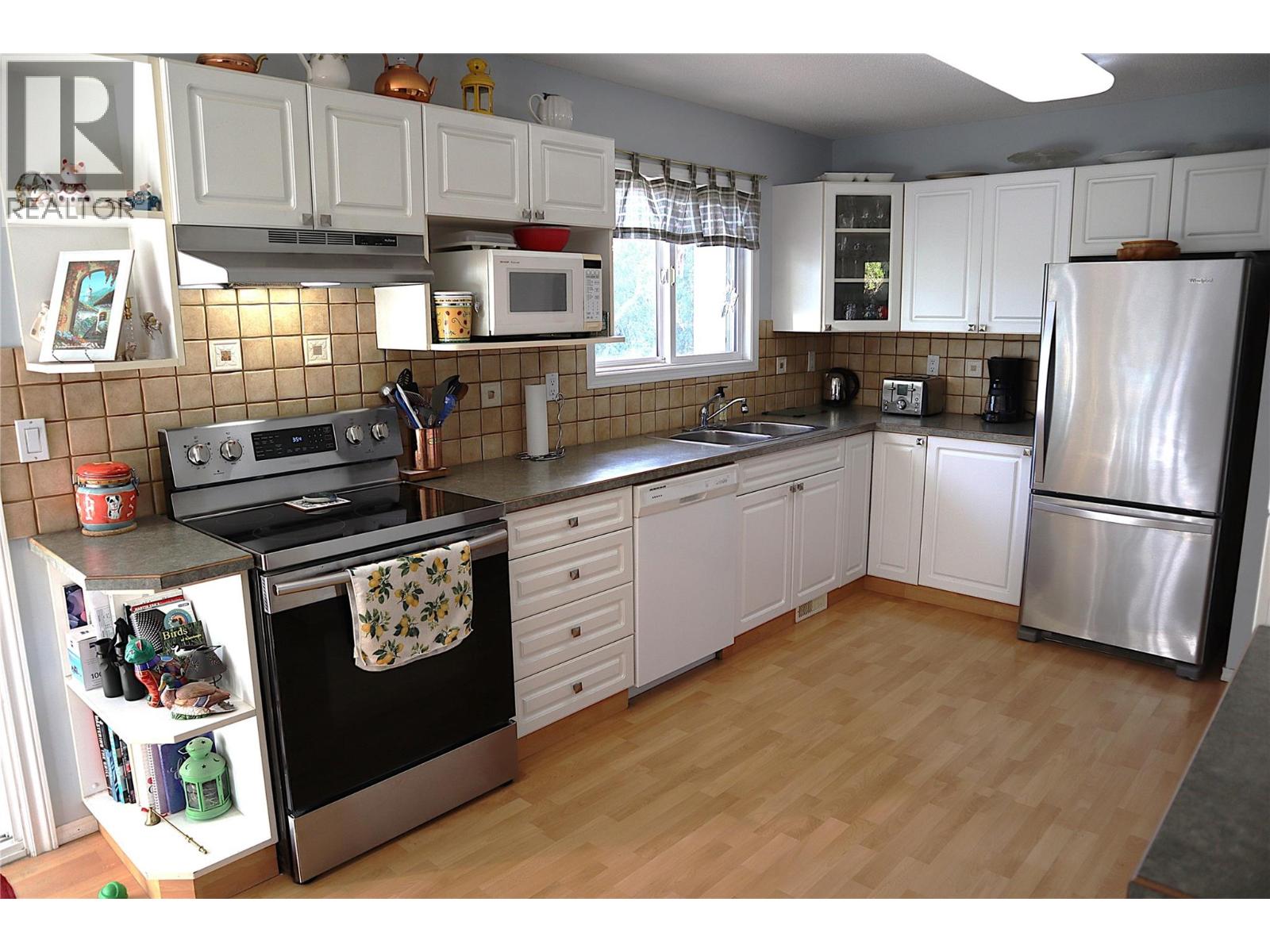1233 Hook Drive, Kamloops, British Columbia  V2B 7S8 - Photo 2 - 10402920
