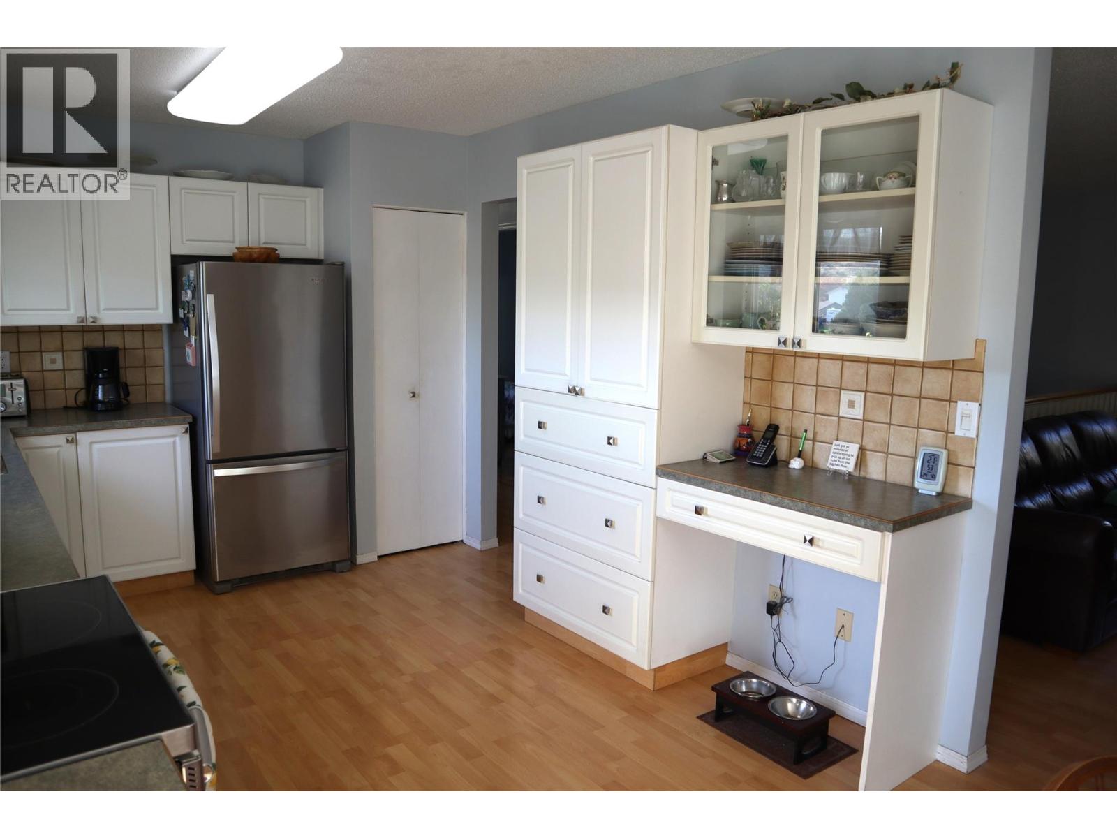 1233 Hook Drive, Kamloops, British Columbia  V2B 7S8 - Photo 3 - 10402920