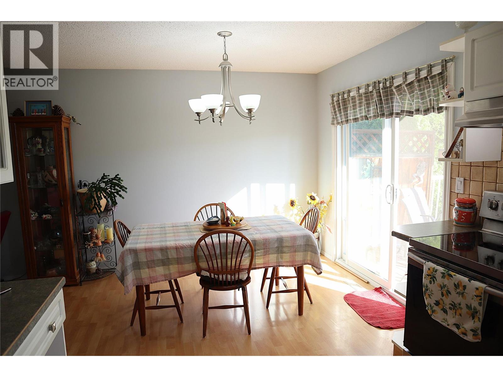 1233 Hook Drive, Kamloops, British Columbia  V2B 7S8 - Photo 4 - 10402920