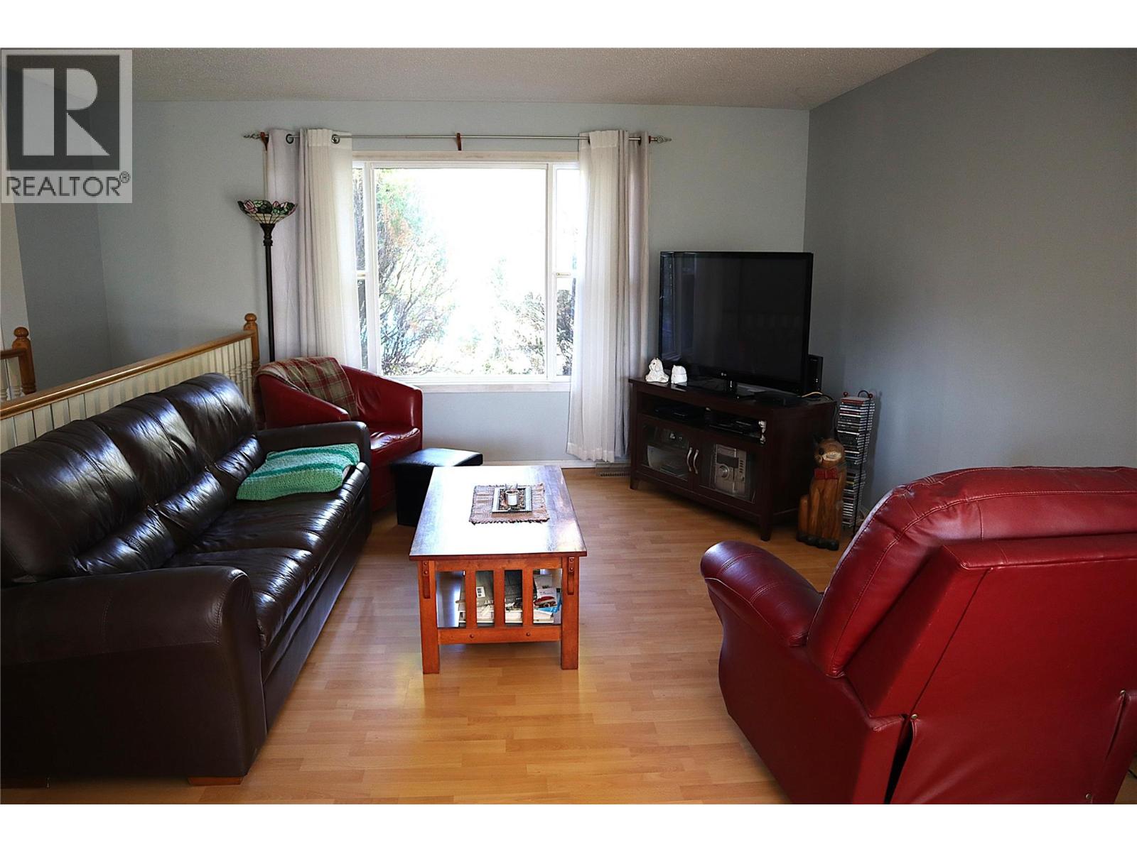 1233 Hook Drive, Kamloops, British Columbia  V2B 7S8 - Photo 8 - 10402920