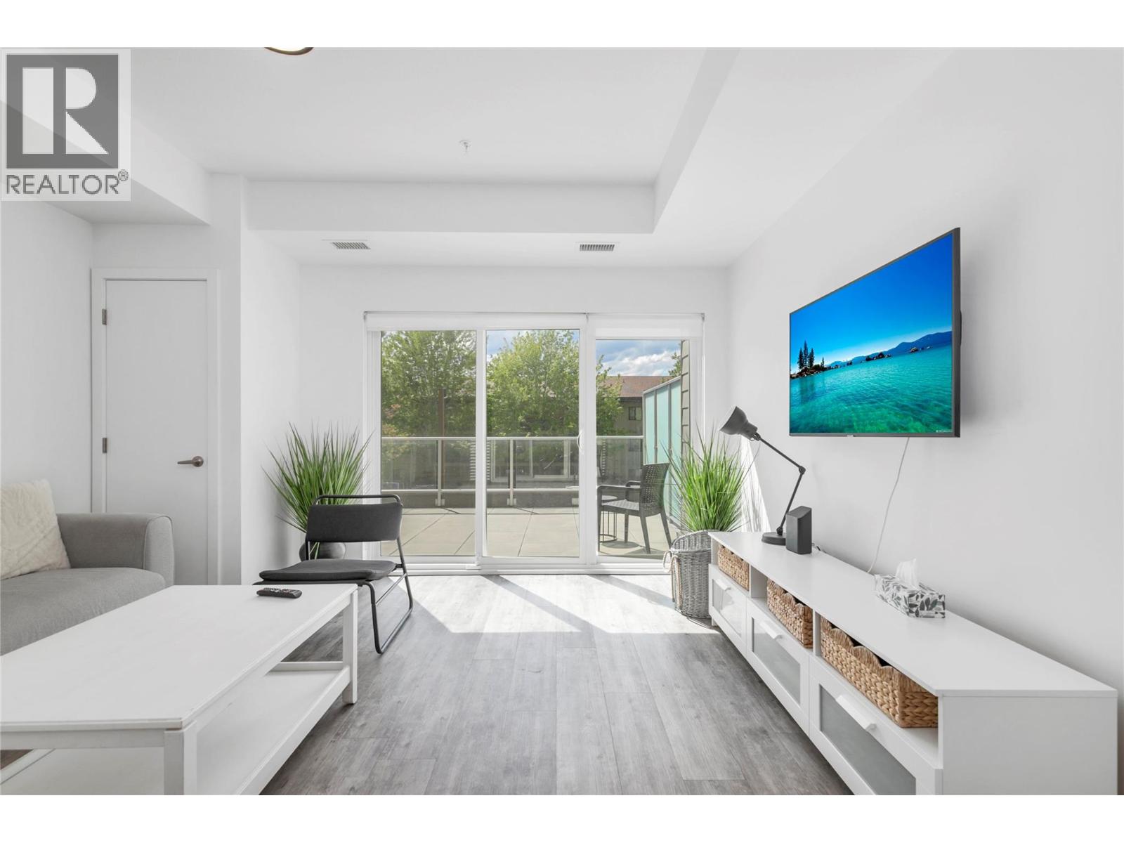 1083 Klo Road Unit# 204, Kelowna, British Columbia  V1Y 4X6 - Photo 1 - 10402869