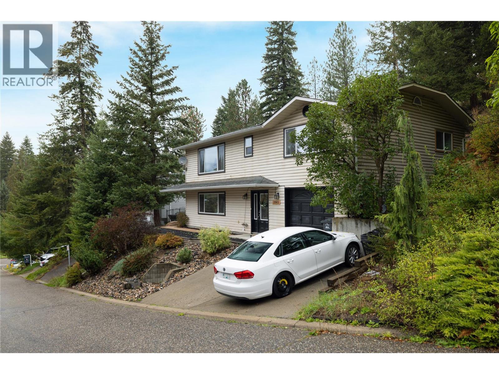 3945 Highland Park Crescent, Armstrong, British Columbia  V0E 1B4 - Photo 2 - 10402965