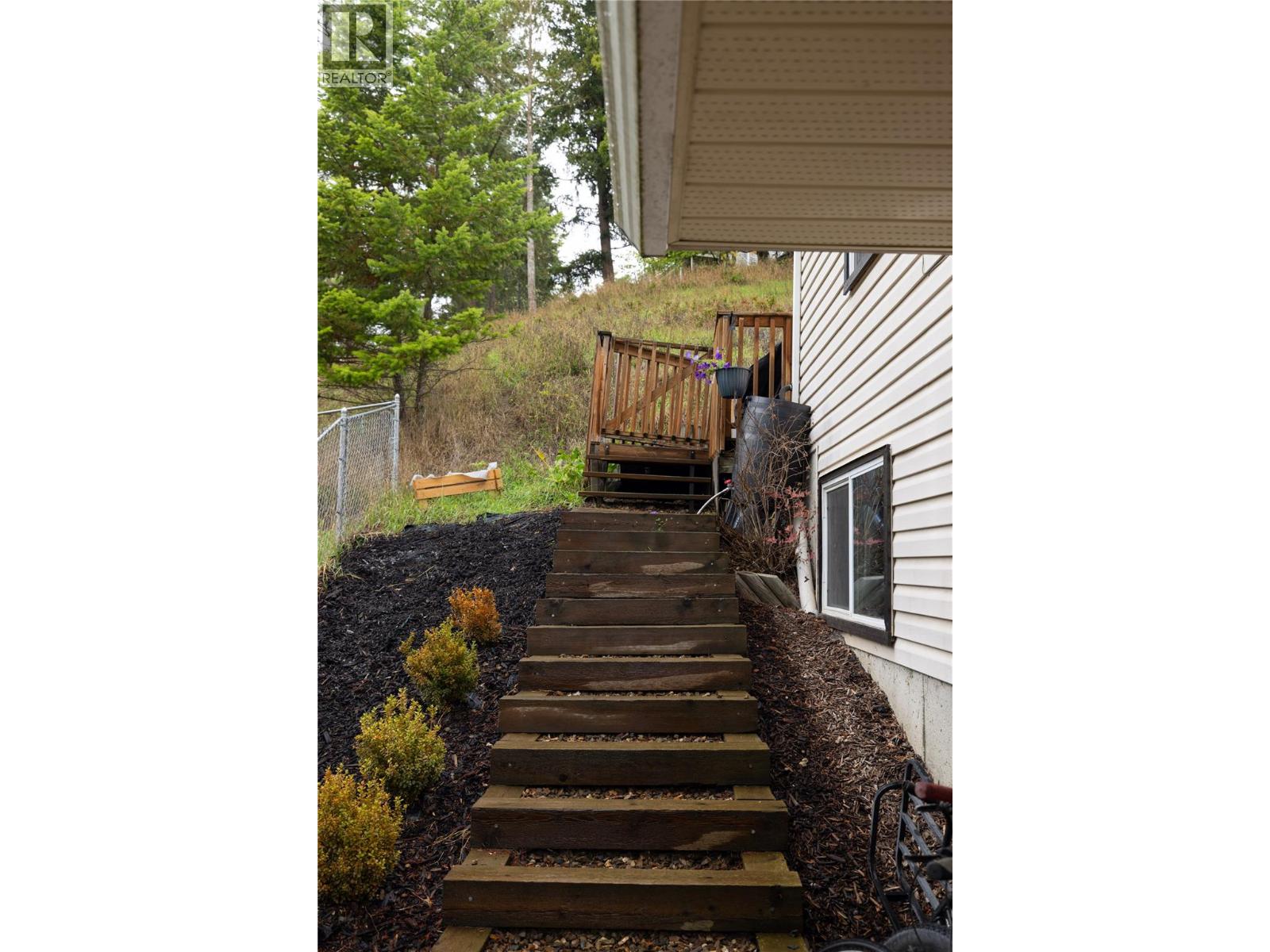 3945 Highland Park Crescent, Armstrong, British Columbia  V0E 1B4 - Photo 5 - 10402965