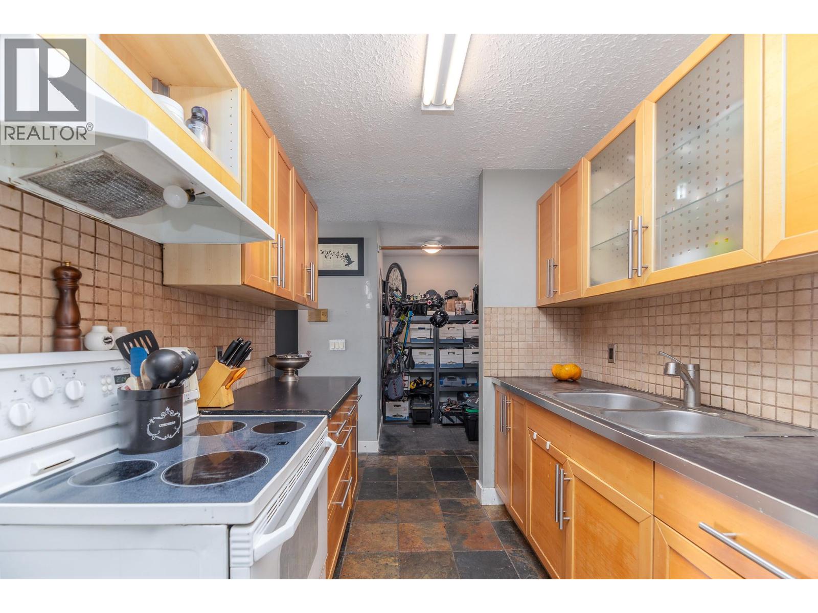 625 Rowcliffe Avenue Unit# 305, Kelowna, British Columbia  V1Y 5Y8 - Photo 7 - 10402687