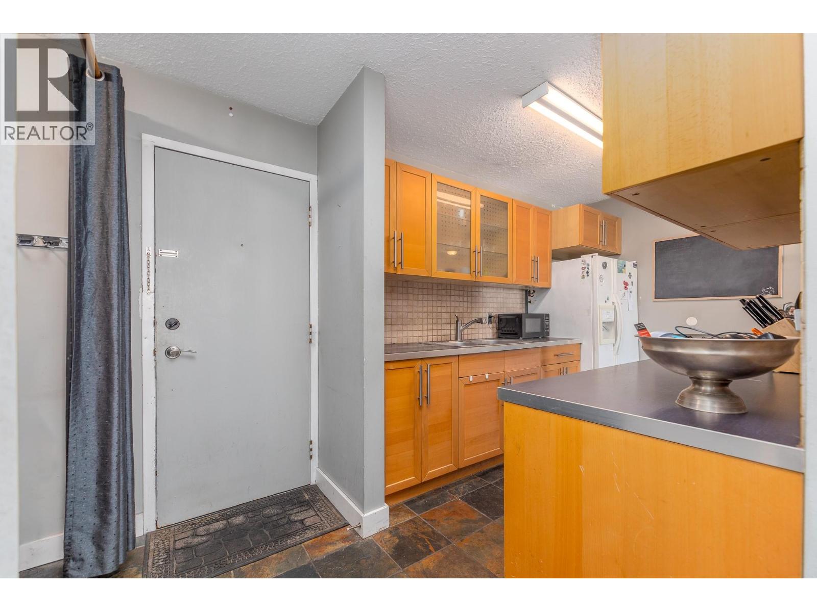 625 Rowcliffe Avenue Unit# 305, Kelowna, British Columbia  V1Y 5Y8 - Photo 9 - 10402687