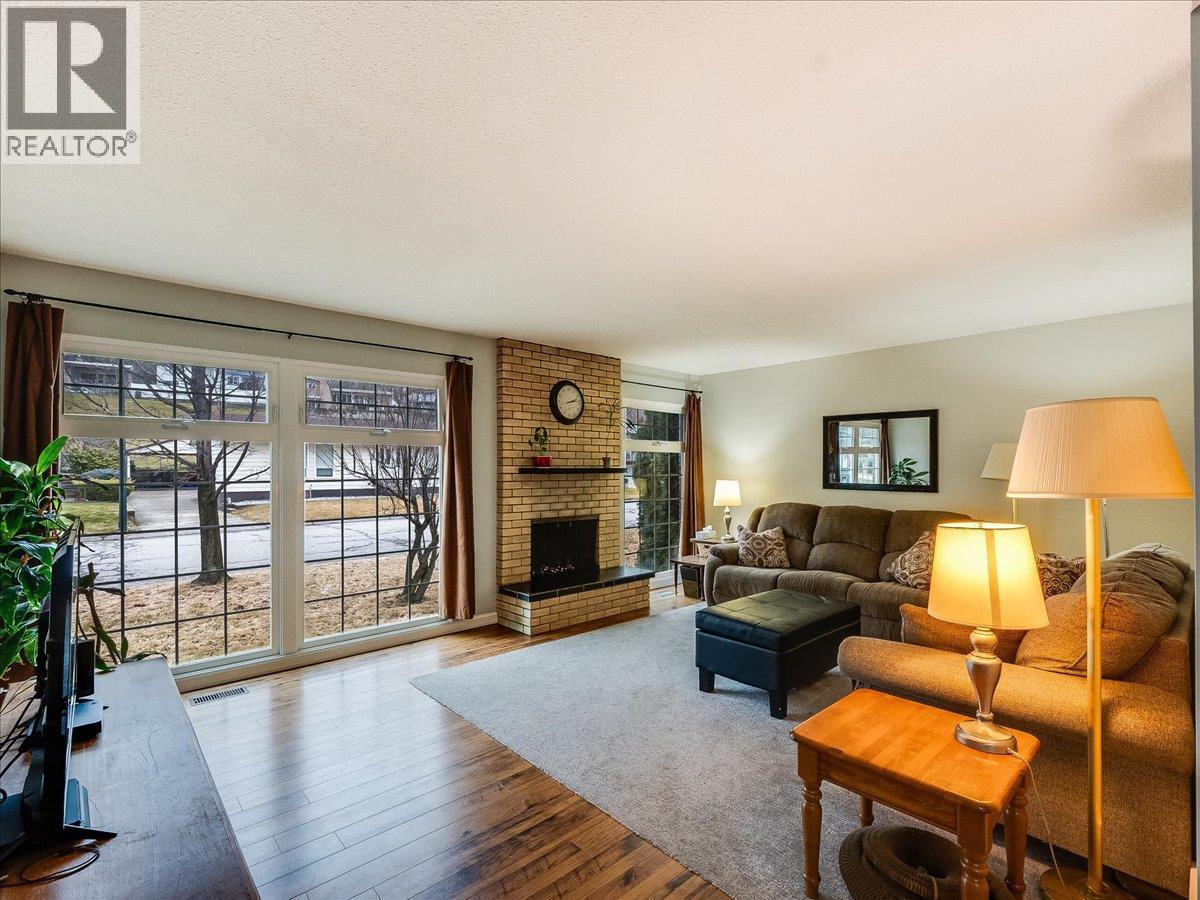 3866 Carnation Drive, Trail, British Columbia  V1R 4W9 - Photo 4 - 10402847