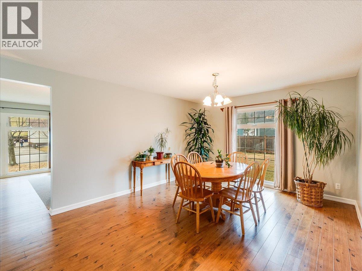 3866 Carnation Drive, Trail, British Columbia  V1R 4W9 - Photo 8 - 10402847