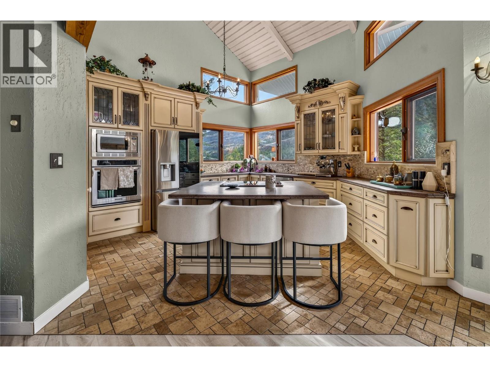 758 Mcmurray Road, Kaleden, British Columbia  V0X 1N4 - Photo 4 - 10402778