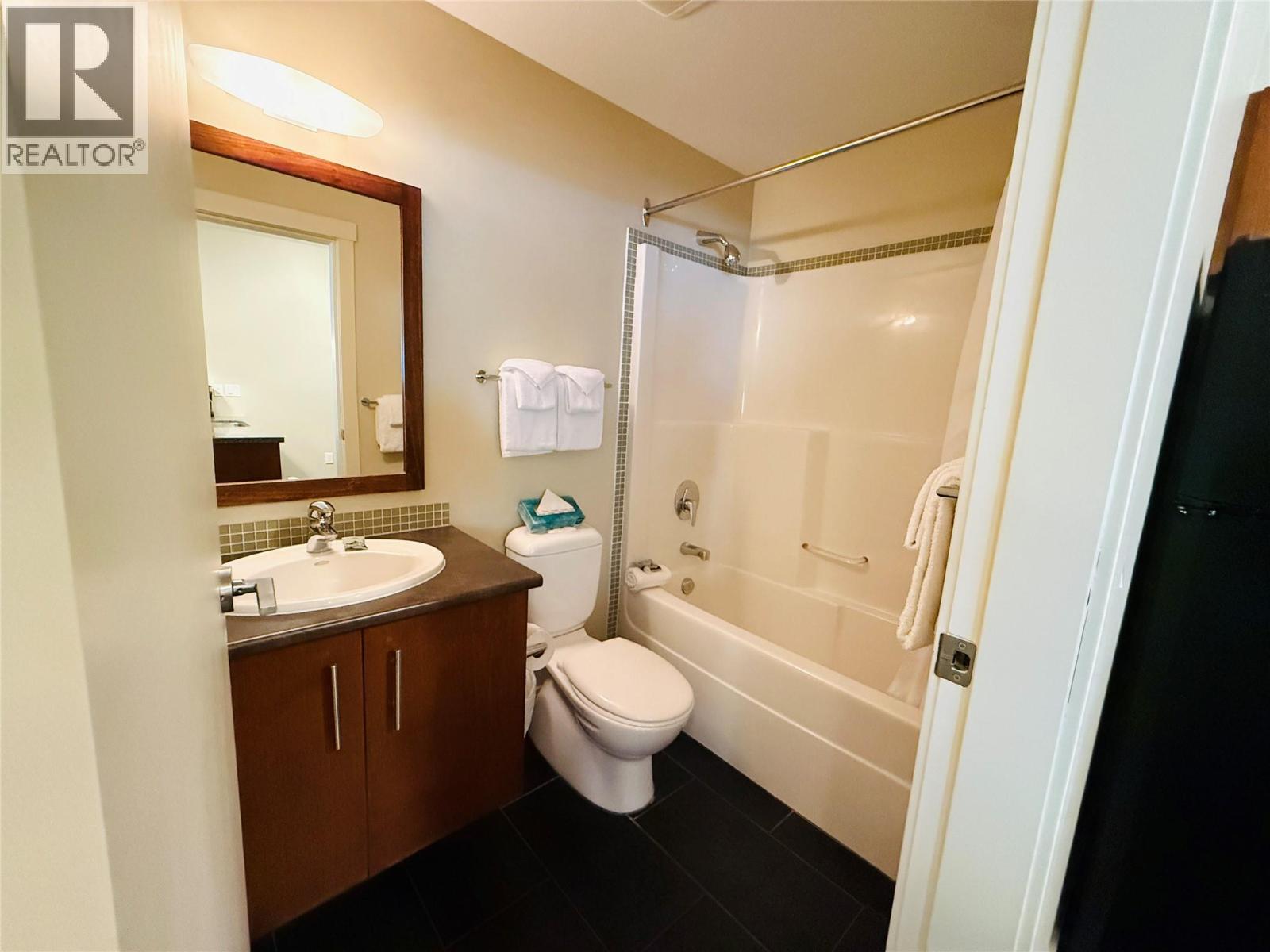 2049 Summit Drive Unit# 215 D, Panorama, British Columbia  V0A 1T0 - Photo 12 - 10402966