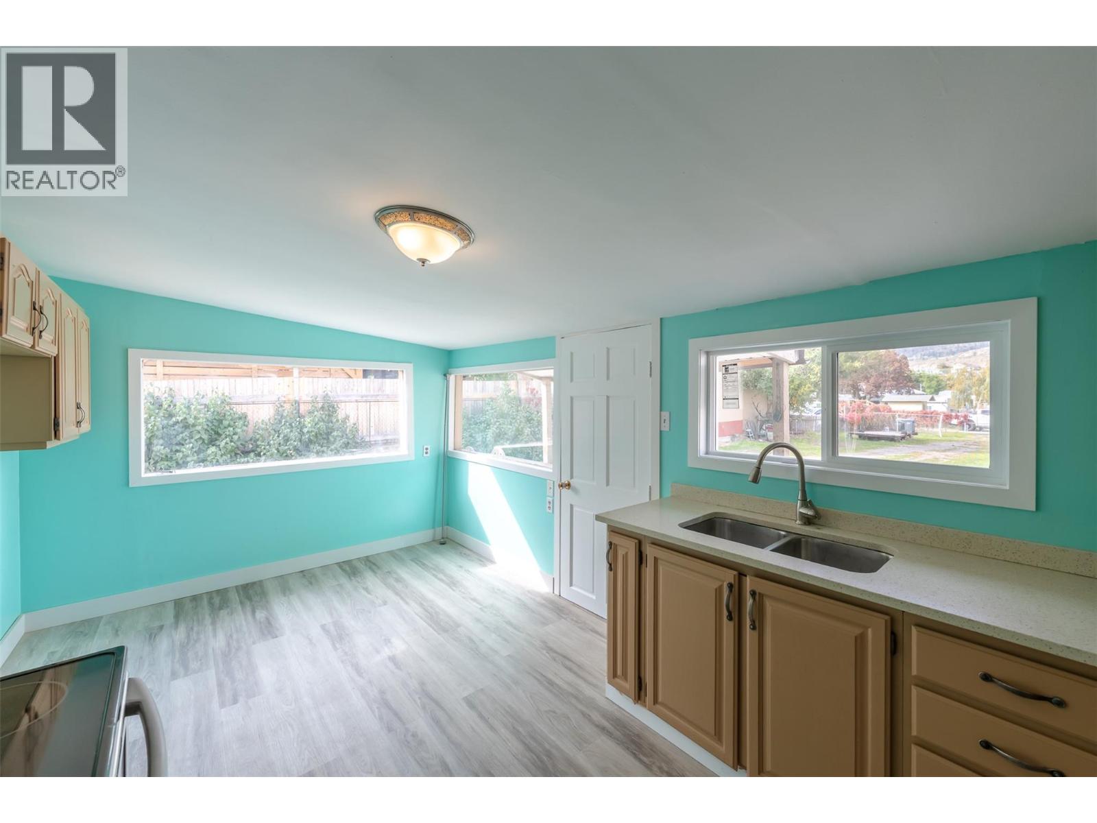 5814 Main Street, Oliver, British Columbia  V0H 1T9 - Photo 11 - 10402315