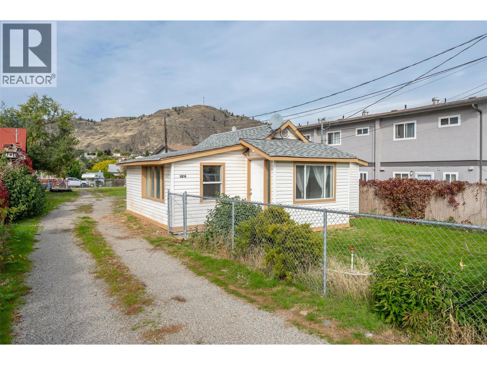 5814 Main Street, Oliver, British Columbia  V0H 1T9 - Photo 3 - 10402315