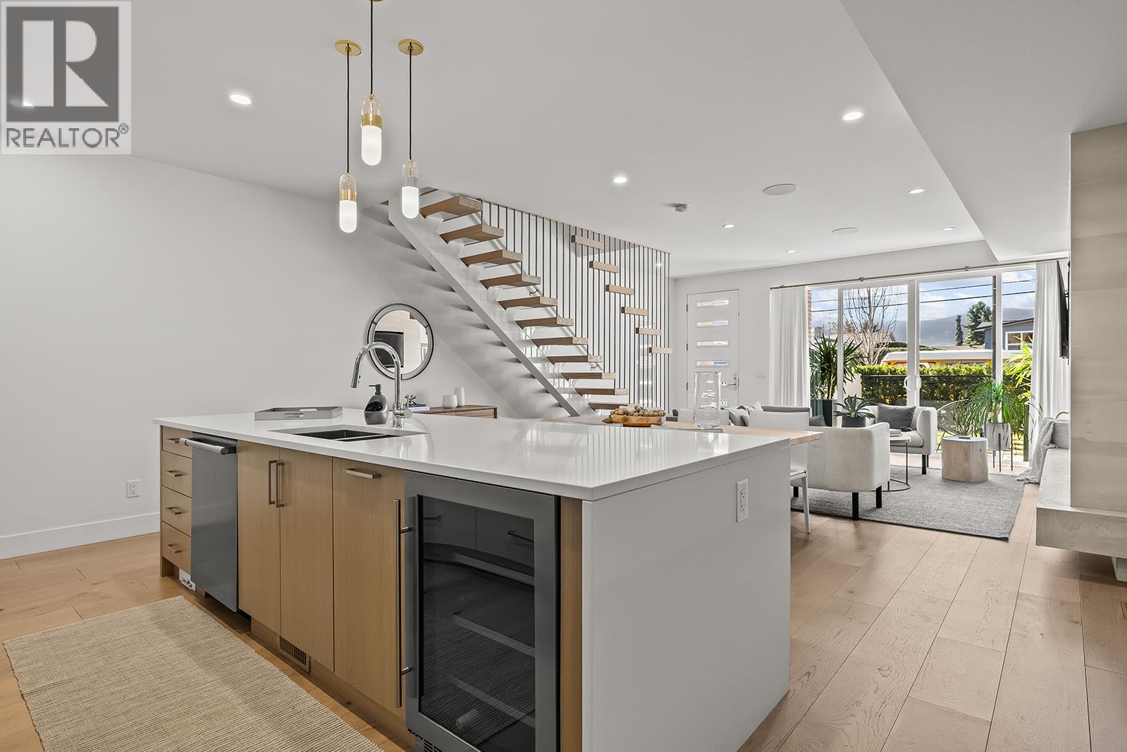 994 Guisachan Road, Kelowna, British Columbia  V1Y 9W8 - Photo 4 - 10402939
