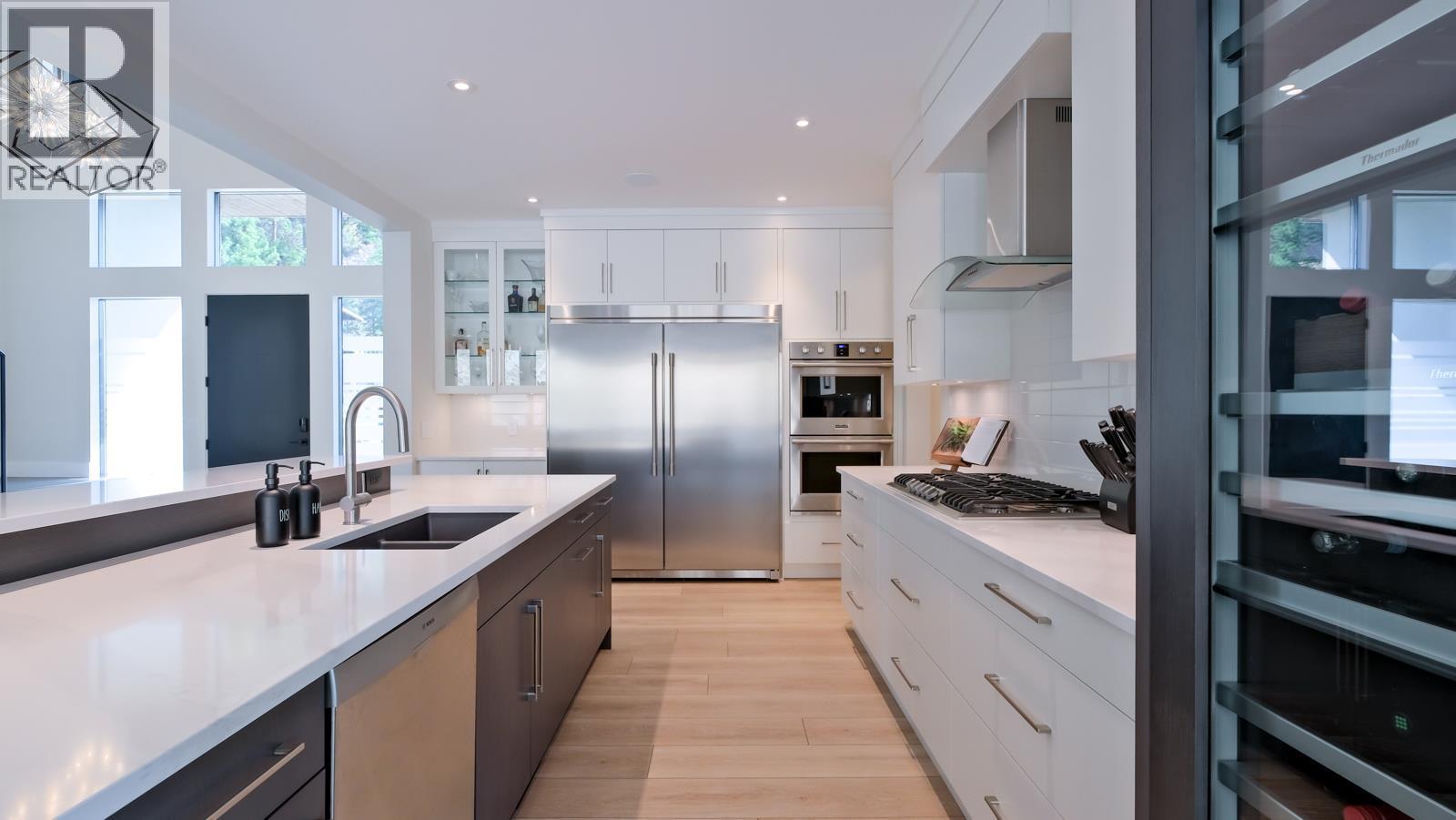 740 Pinehaven Court, Kelowna, British Columbia  V1V 2Y3 - Photo 9 - 10402929