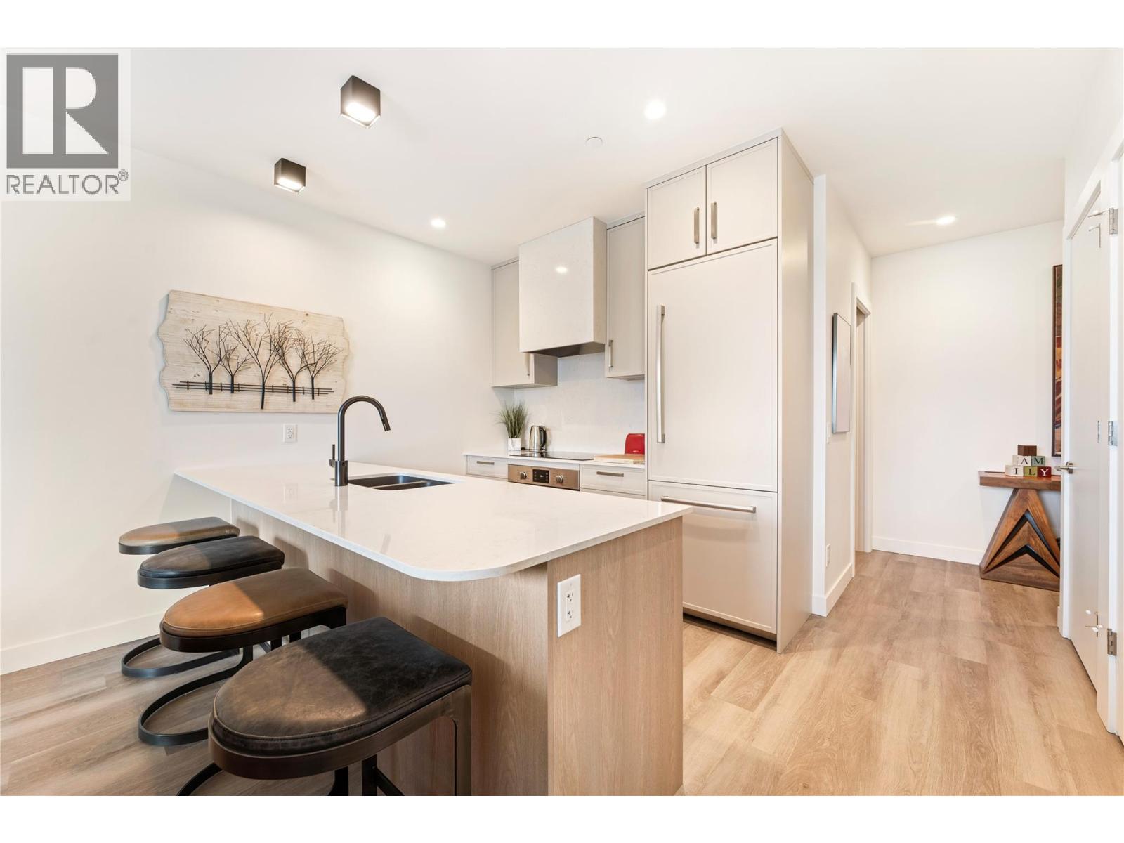 3340 Lakeshore Road Unit# 1003, Kelowna, British Columbia  V1W 0H6 - Photo 3 - 10402922