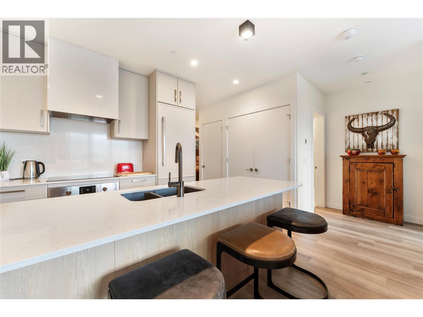 3340 Lakeshore Road Unit# 1003, Kelowna, British Columbia  V1W 0H6 - Photo 4 - 10402922