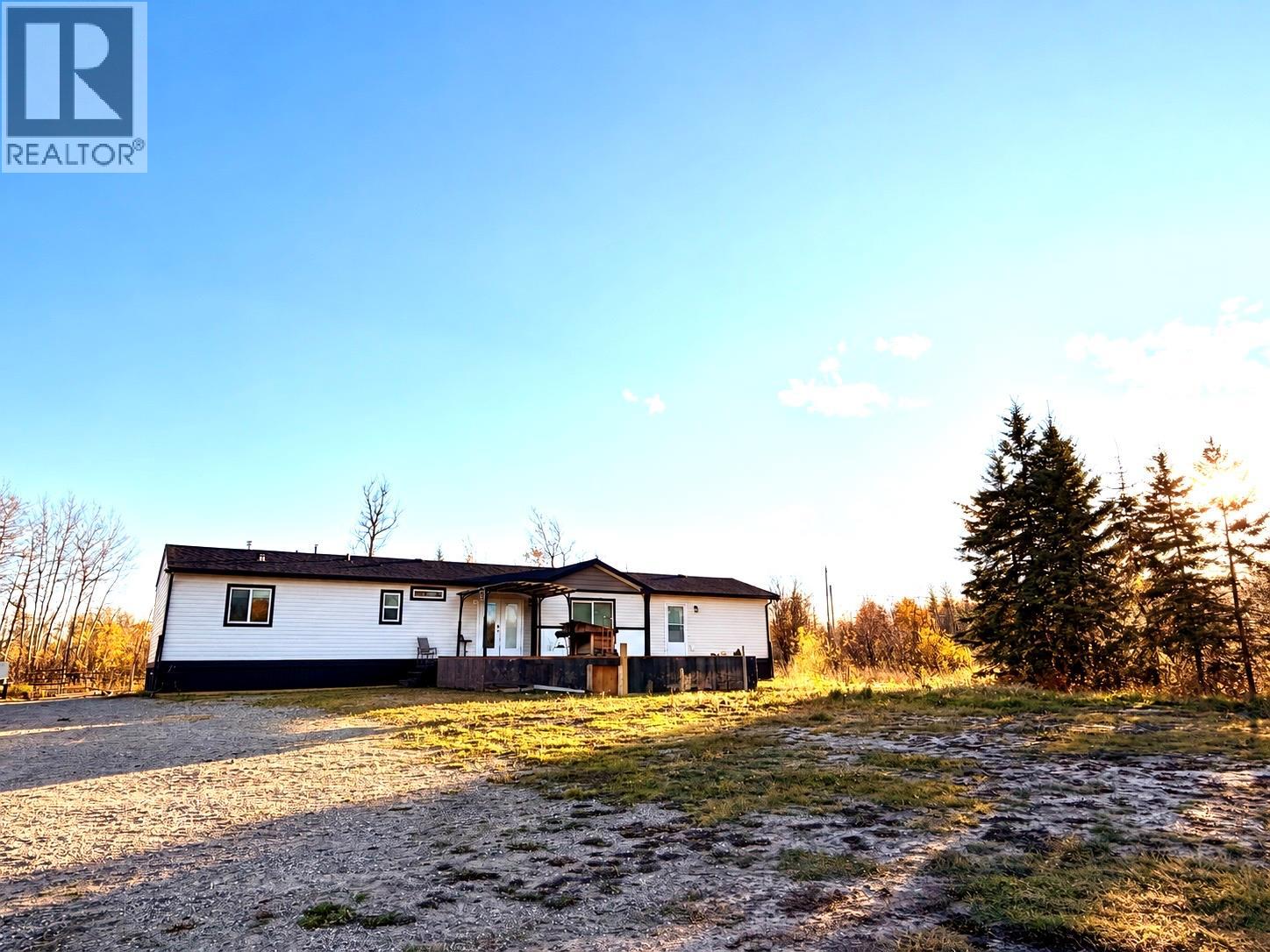 5592 97 Highway N, Dawson Creek, British Columbia  V1G 0J3 - Photo 1 - 10402978