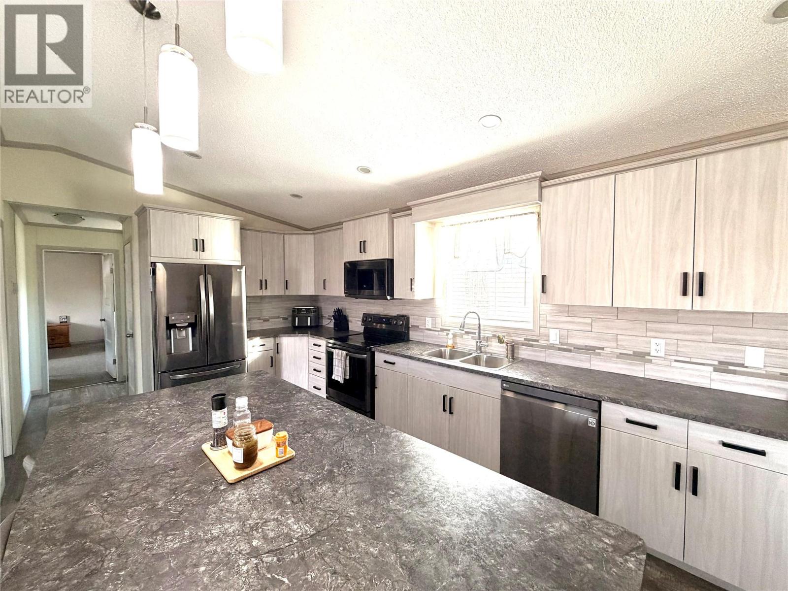 5592 97 Highway N, Dawson Creek, British Columbia  V1G 0J3 - Photo 7 - 10402978