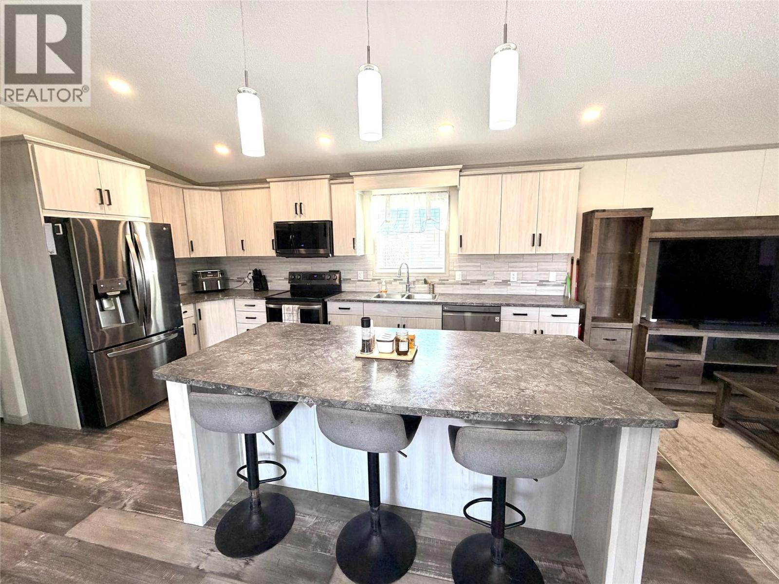 5592 97 Highway N, Dawson Creek, British Columbia  V1G 0J3 - Photo 8 - 10402978