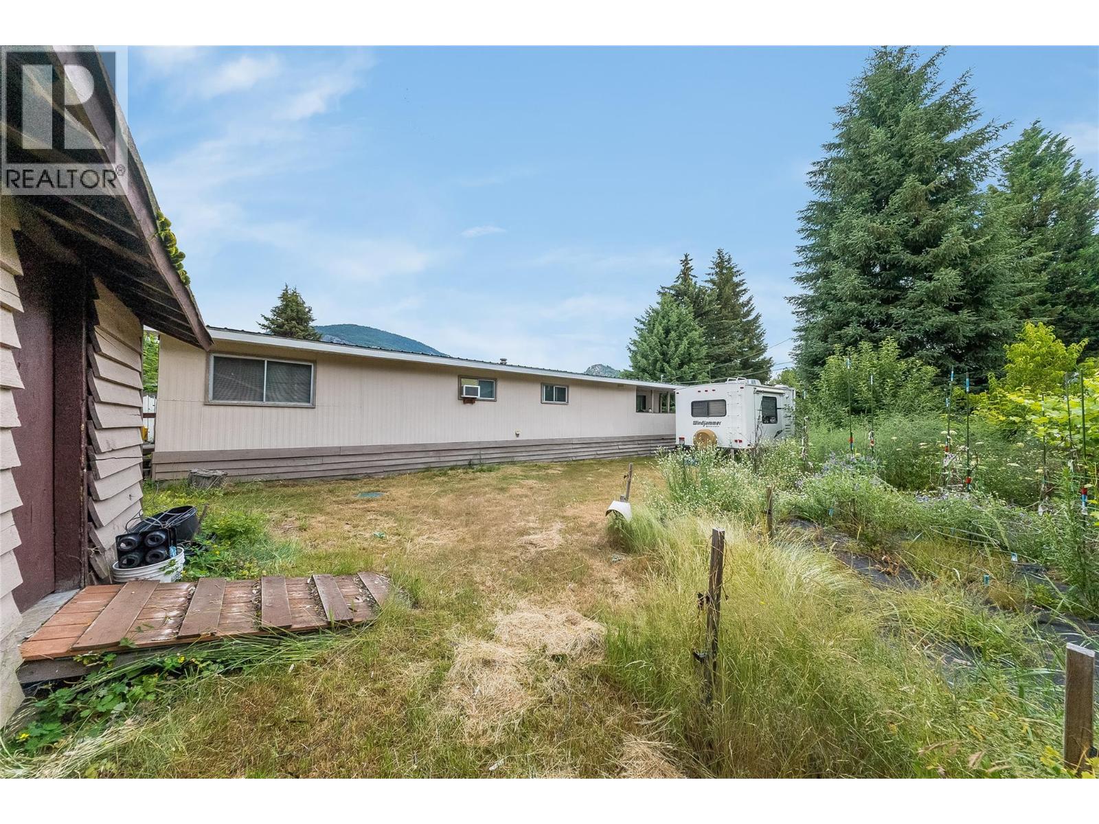 304 103 Street, Castlegar, British Columbia  V1N 3G2 - Photo 35 - 10403051